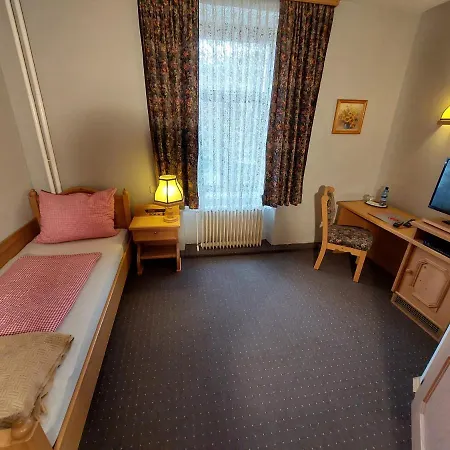 3 Raben: Business & Leisure In Leoben, Austria *