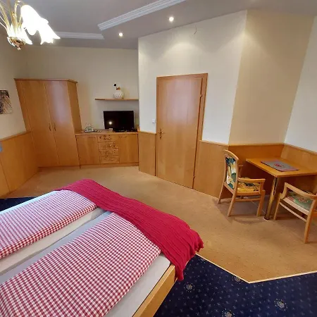 3 Raben: Business & Leisure In Leoben, Austria Guest house
