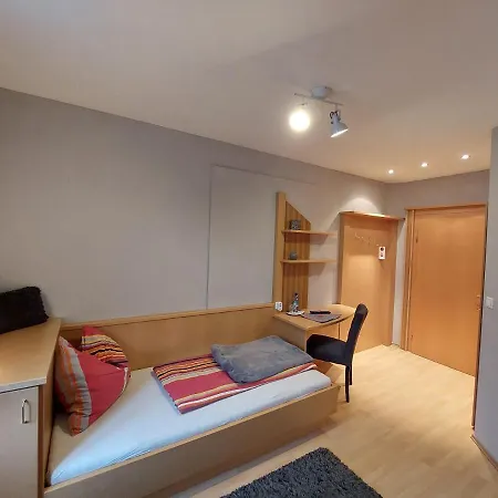 3 Raben: Business & Leisure In Leoben, Austria Guest house