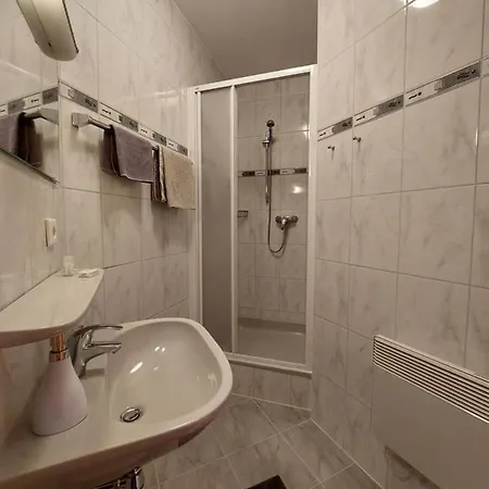 3 Raben - - Fuer Geschaeftsreisende, Urlauber, Monteure Und Handwerker, Polski Austria Vendégház 3*