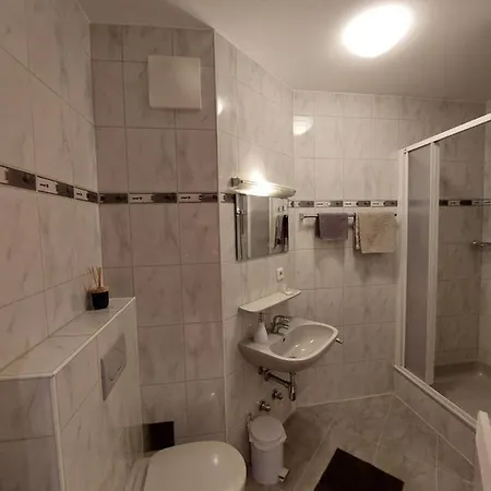 3 Raben - - Fuer Geschaeftsreisende, Urlauber, Monteure Und Handwerker, Polski Austria Vendégház 3*