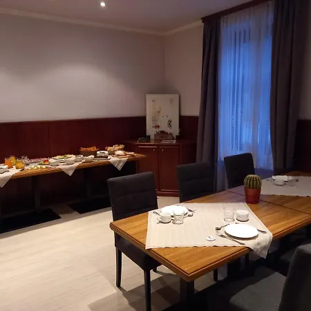 3 Raben: Business & Leisure In Leoben, Austria Leoben (Styria)