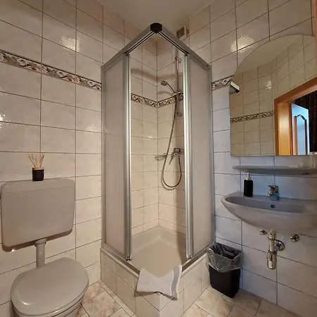 Guest house 3 Raben: Business & Leisure In Leoben, Austria Leoben (Styria)
