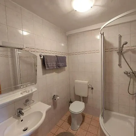招待所 3 Raben - - Fuer Geschaeftsreisende, Urlauber, Monteure Und Handwerker, Polski Austria 3*