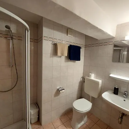 3 Raben - - Fuer Geschaeftsreisende, Urlauber, Monteure Und Handwerker, Polski Austria Casa de hóspedes *