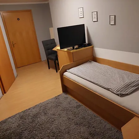 招待所 3 Raben - - Fuer Geschaeftsreisende, Urlauber, Monteure Und Handwerker, Polski Austria 莱奥本
