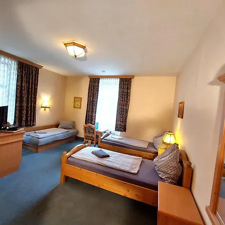 Guest house 3 Raben: Business & Leisure In Leoben, Austria Leoben (Styria)