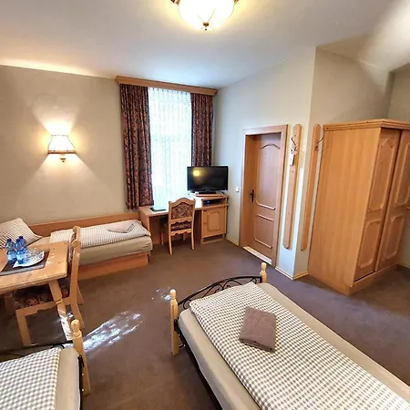 3 Raben - - Fuer Geschaeftsreisende, Urlauber, Monteure Und Handwerker, Polski Austria Vendégház 3*