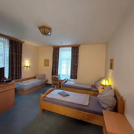 3 Raben - - Fuer Geschaeftsreisende, Urlauber, Monteure Und Handwerker, Polski Austria Gasthuis Leoben (Styria)