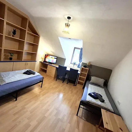 3 Raben - - Fuer Geschaeftsreisende, Urlauber, Monteure Und Handwerker, Polski Austria Gæstehus Leoben (Styria)