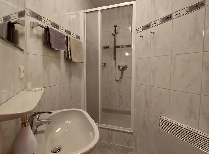 3 Raben - - Fuer Geschaeftsreisende, Urlauber, Monteure Und Handwerker, Polski Austria Gæstehus 3*