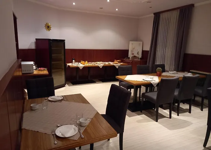 3 Raben - - Fuer Geschaeftsreisende, Urlauber, Monteure Und Handwerker, Polski Austria Gæstehus Leoben (Styria)